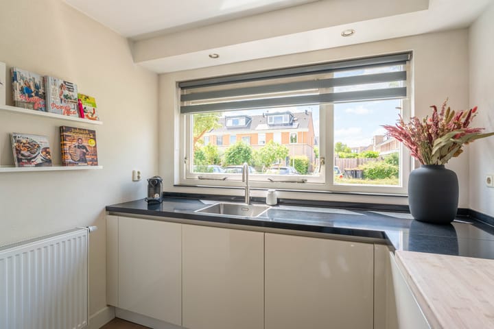 Foto 8 van Bizetstraat 10