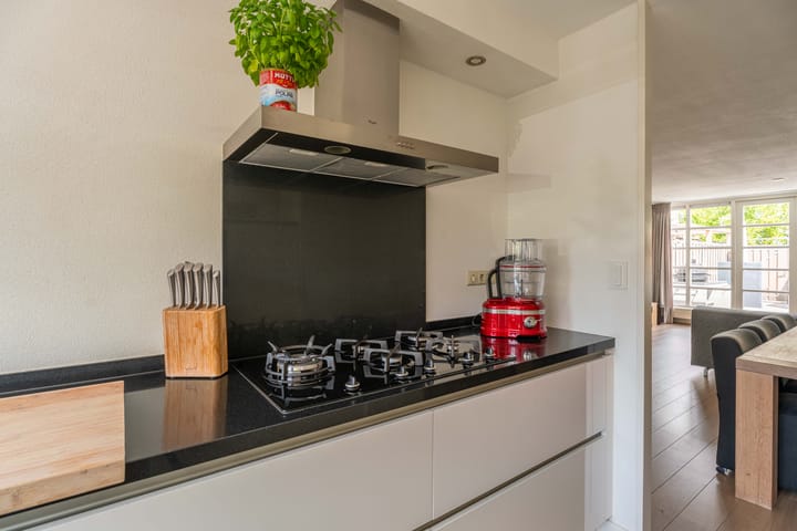 Foto 9 van Bizetstraat 10