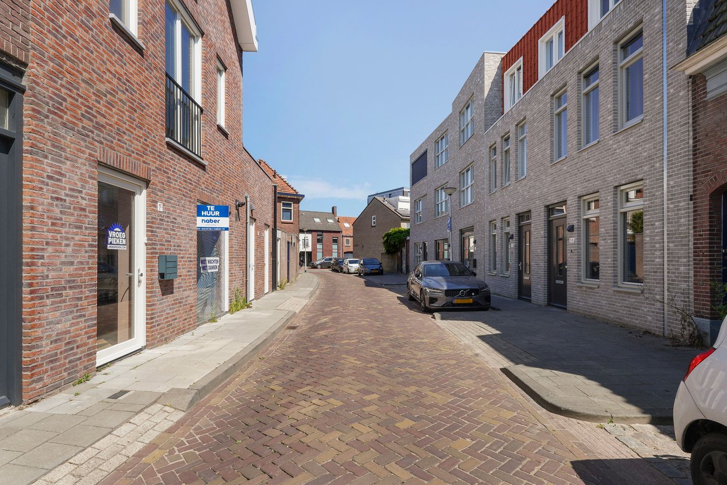 View photo 2 of Hoogvensestraat 1-c