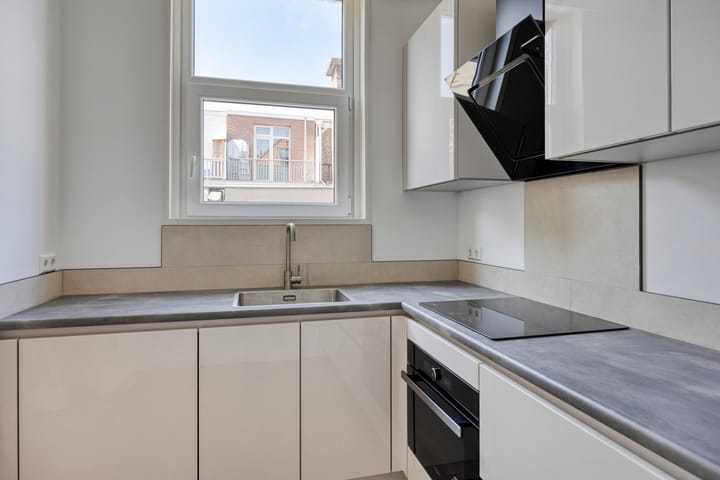 Foto 8 van Helmersstraat 26