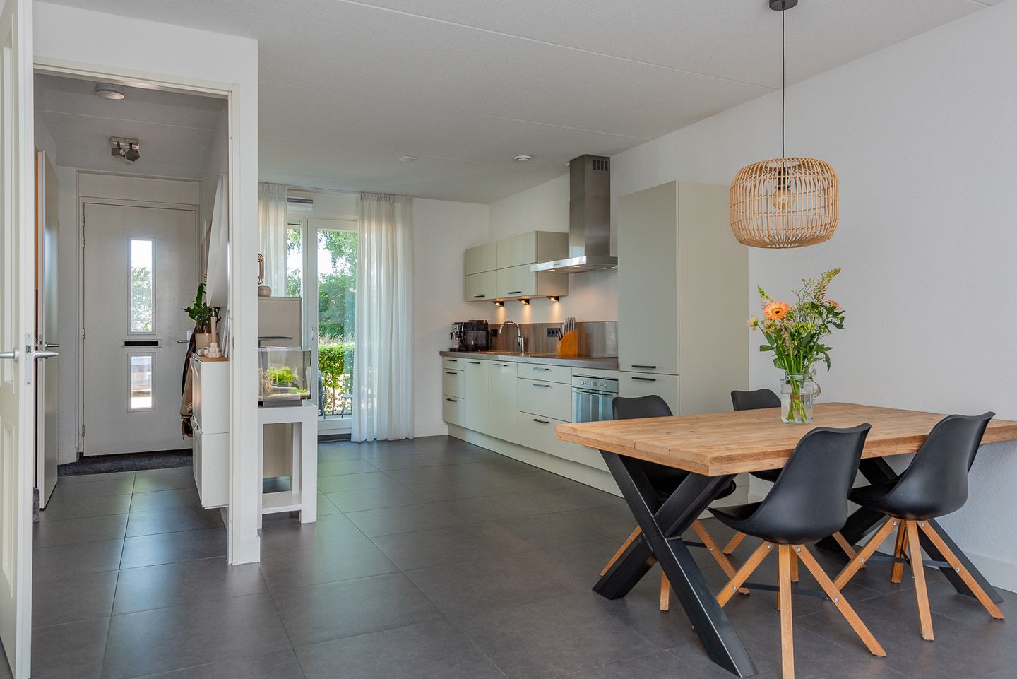 Photo 14 of Burgemeester Folkertslaan 7