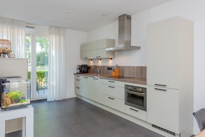 Photo 16 of Burgemeester Folkertslaan 7