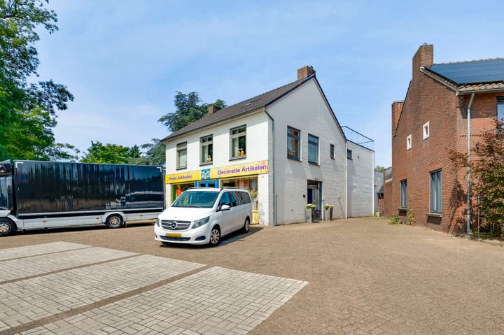 Foto 2 van Burg. Van Houtstraat 47