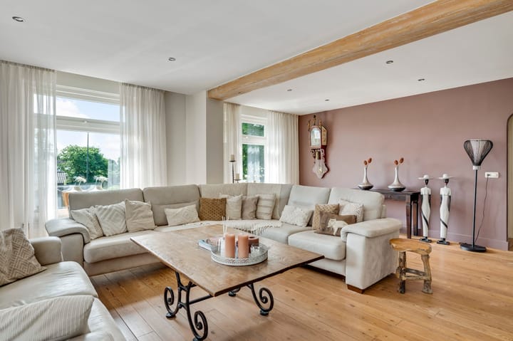 Photo 11 of Burg. Van Houtstraat 47