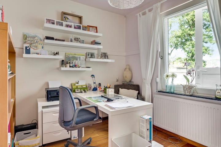 Photo 15 of Burg. Van Houtstraat 47