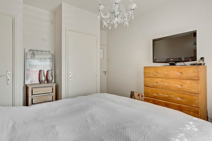 Photo 17 of Burg. Van Houtstraat 47