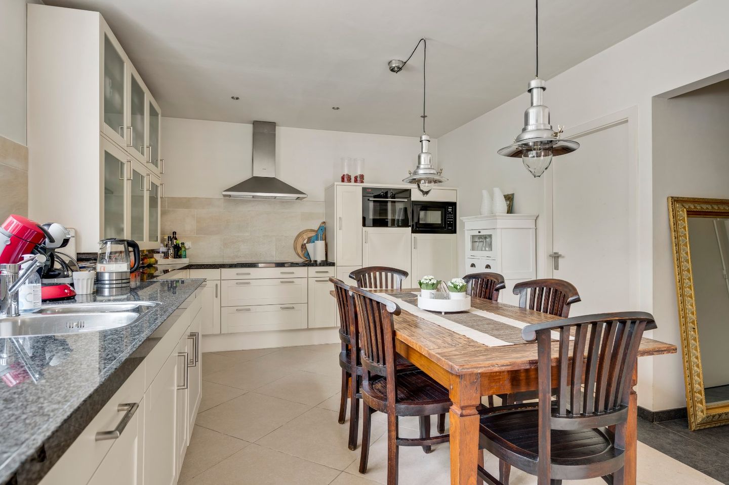 Foto 20 van Burg. Van Houtstraat 47