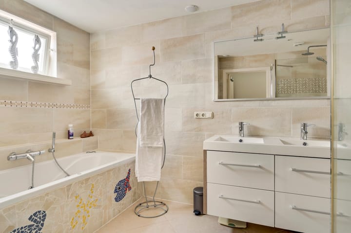 Photo 22 of Burg. Van Houtstraat 47