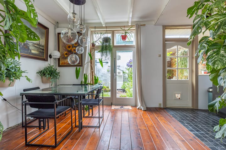 Photo 9 of Warmoesstraat 96