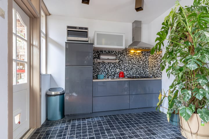 Photo 11 of Warmoesstraat 96