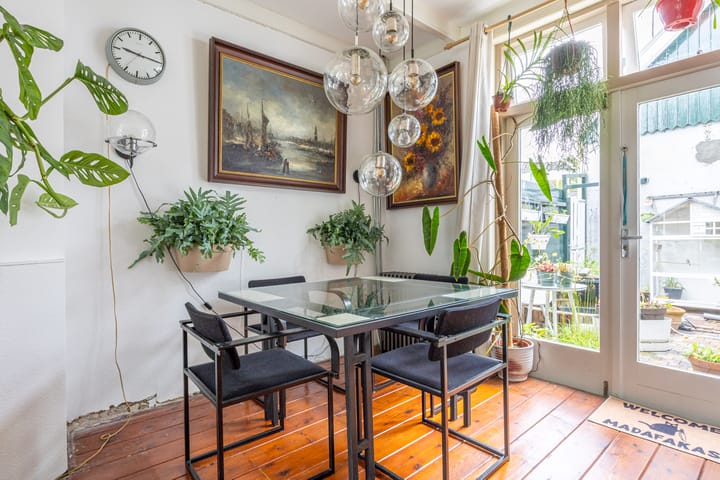 Photo 6 of Warmoesstraat 96