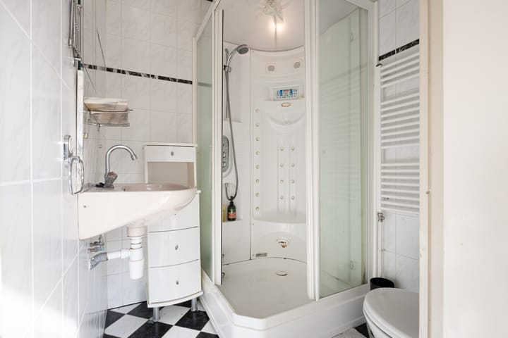 Photo 26 of Warmoesstraat 96