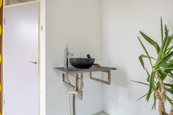 Photo 20 of Warmoesstraat 96