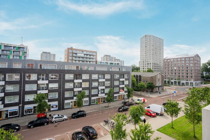 Photo 31 of Derkinderenstraat 69-3