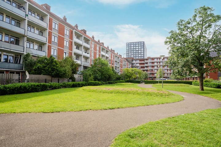 Photo 33 of Derkinderenstraat 69-3