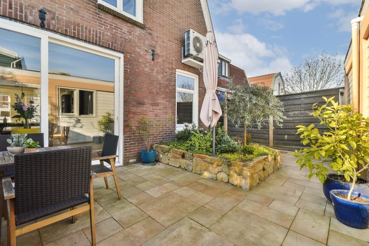 Foto 12 van De Ruyterstraat 4