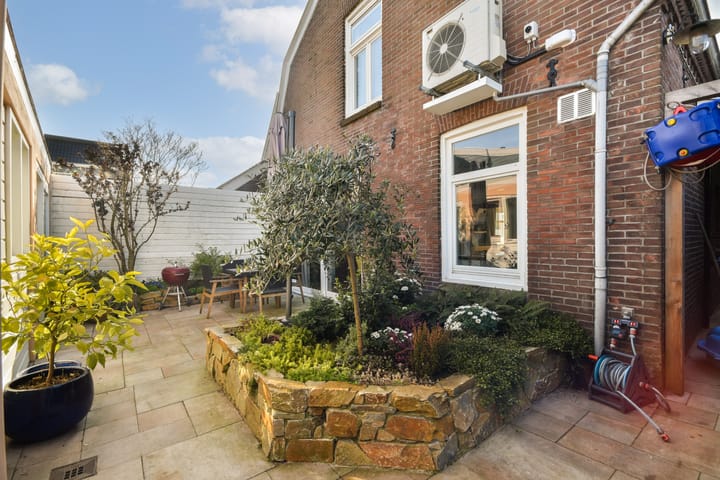 Foto 14 van De Ruyterstraat 4