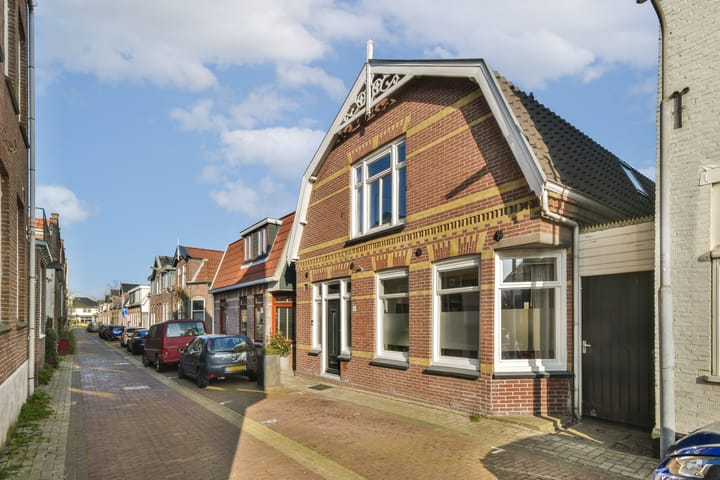 Foto 30 van De Ruyterstraat 4