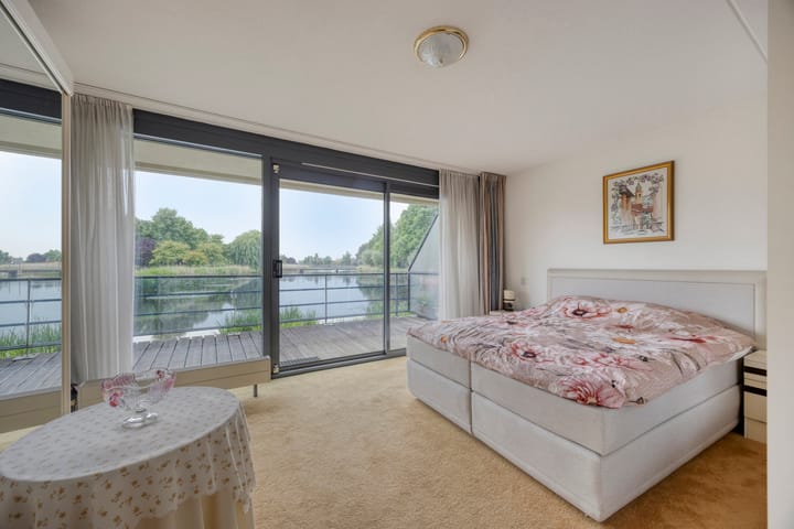 Foto 19 van Marsmanplein 25