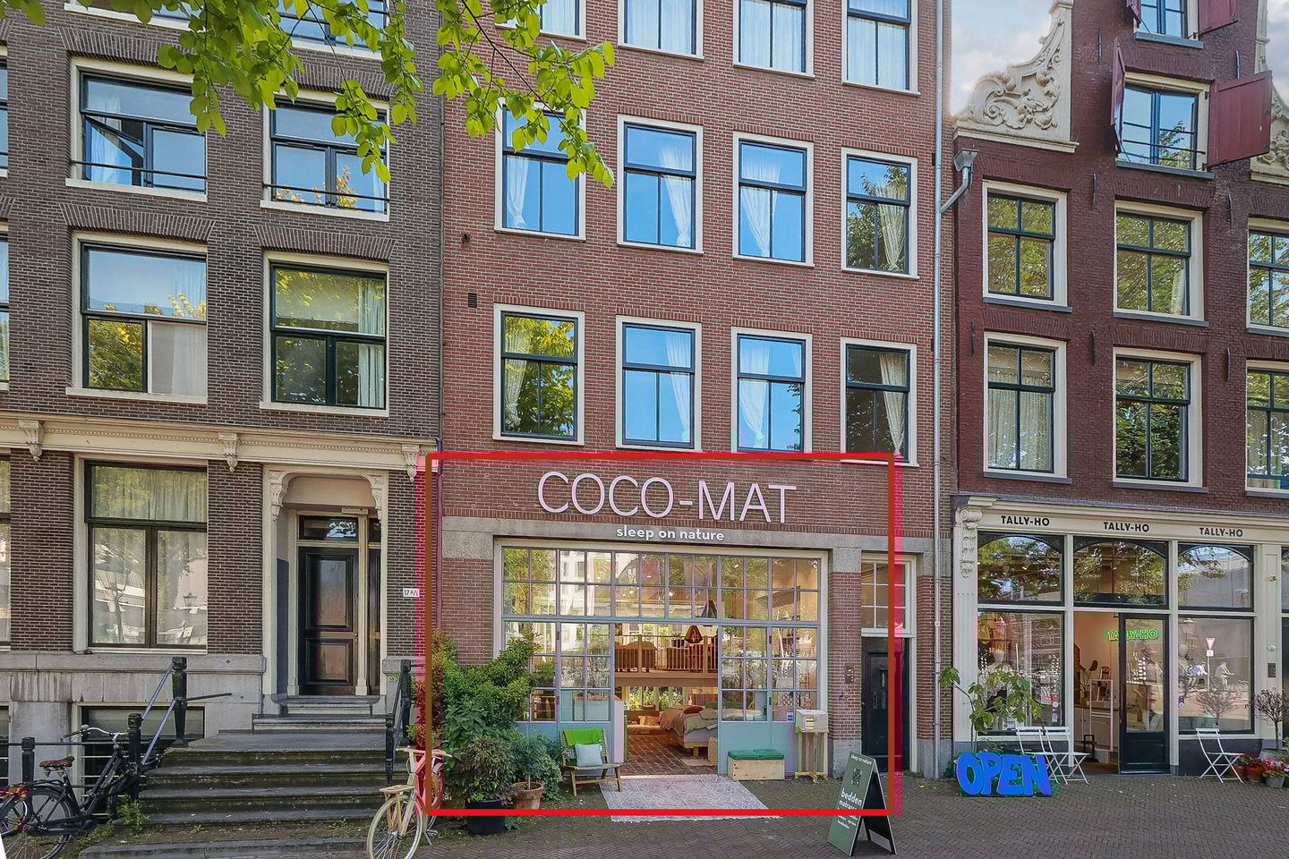 View photo 2 of Haarlemmerplein 19