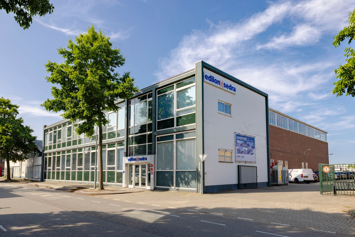 Bekijk foto 2 van Nijverheidsweg 21-23