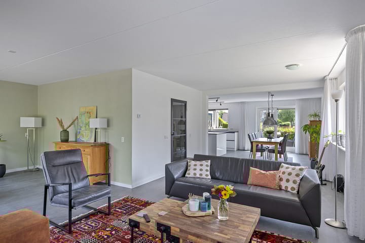 Foto 9 van Warring 16