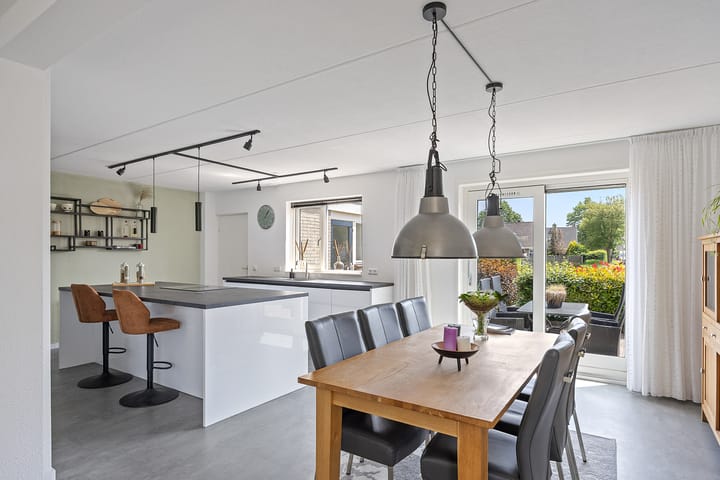 Foto 10 van Warring 16