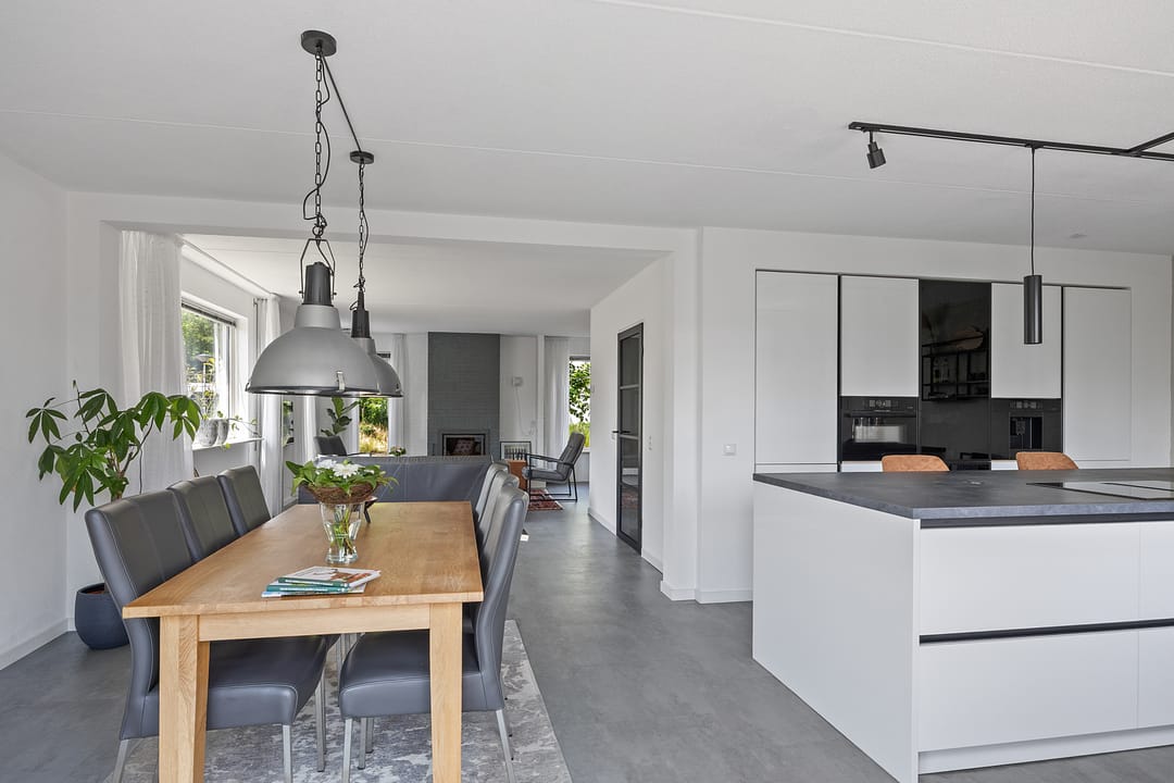 Photo 11 of Warring 16