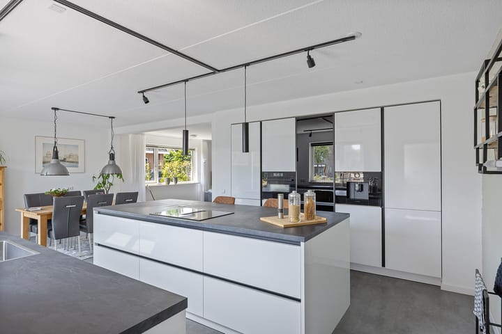 Foto 13 van Warring 16