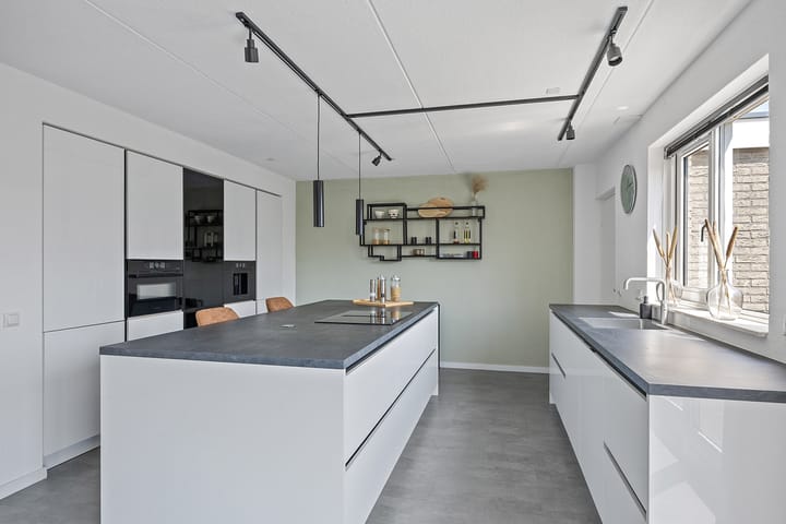 Foto 14 van Warring 16