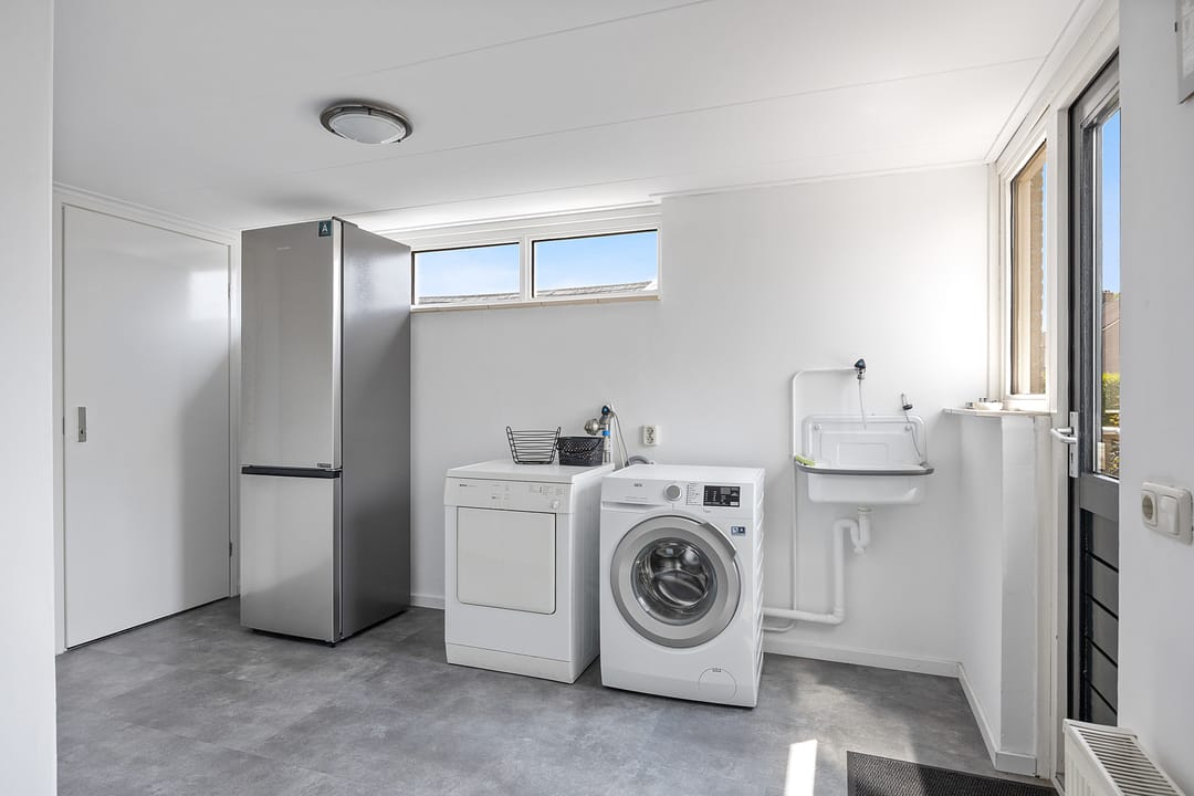 Photo 17 of Warring 16