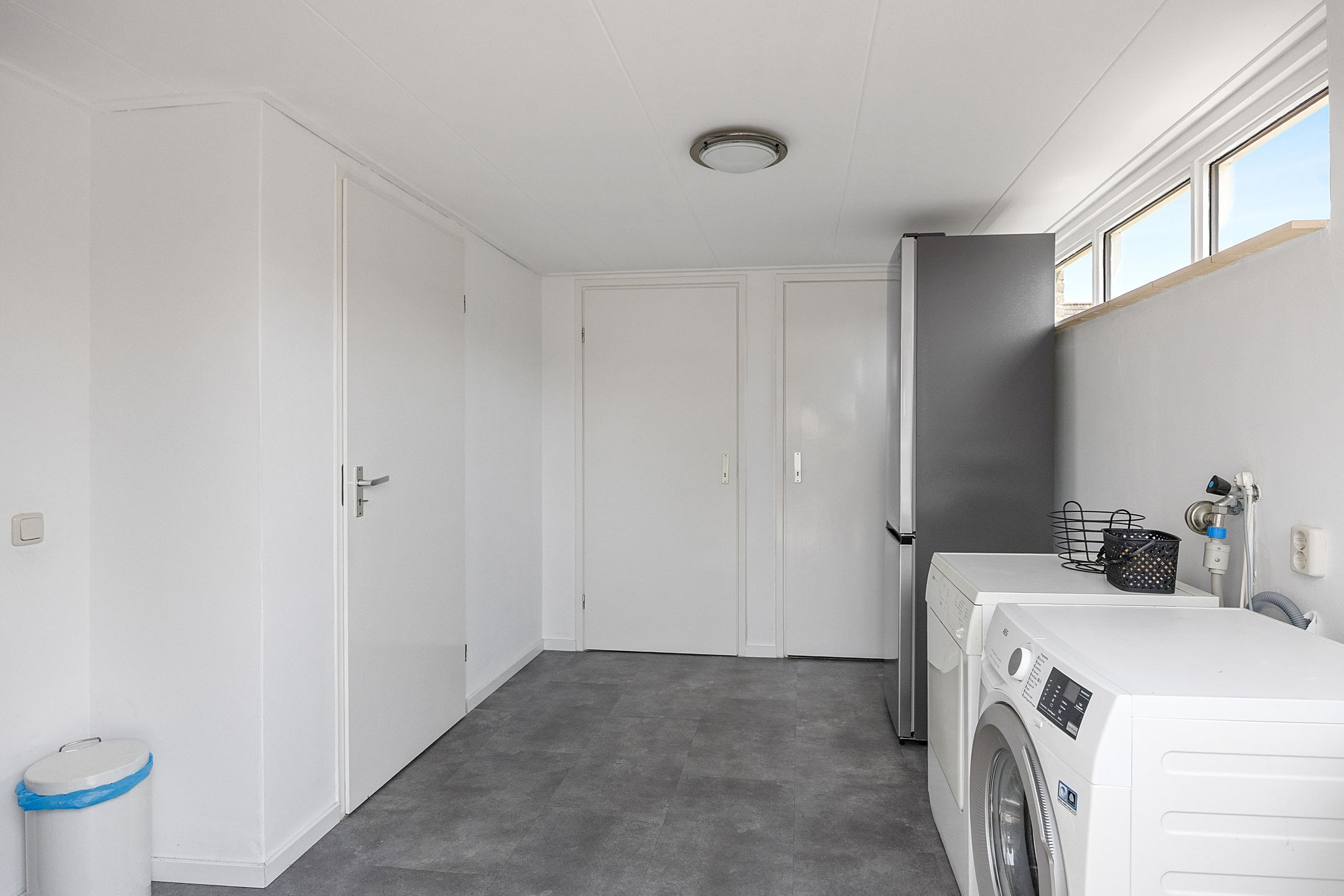 Photo 18 of Warring 16