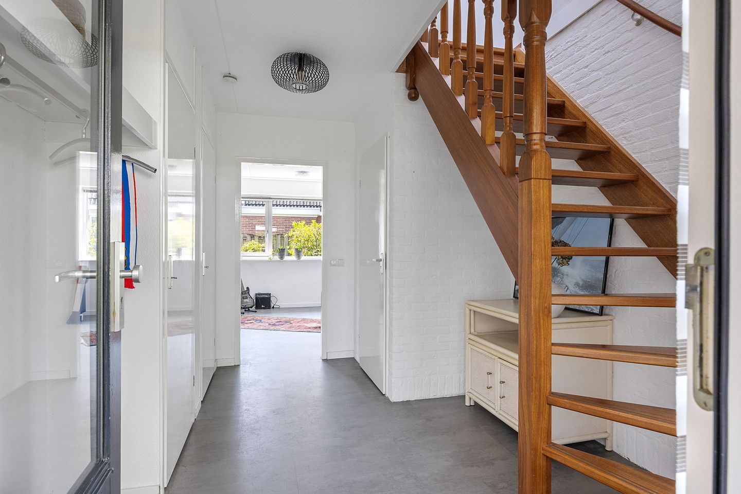 Photo 19 of Warring 16