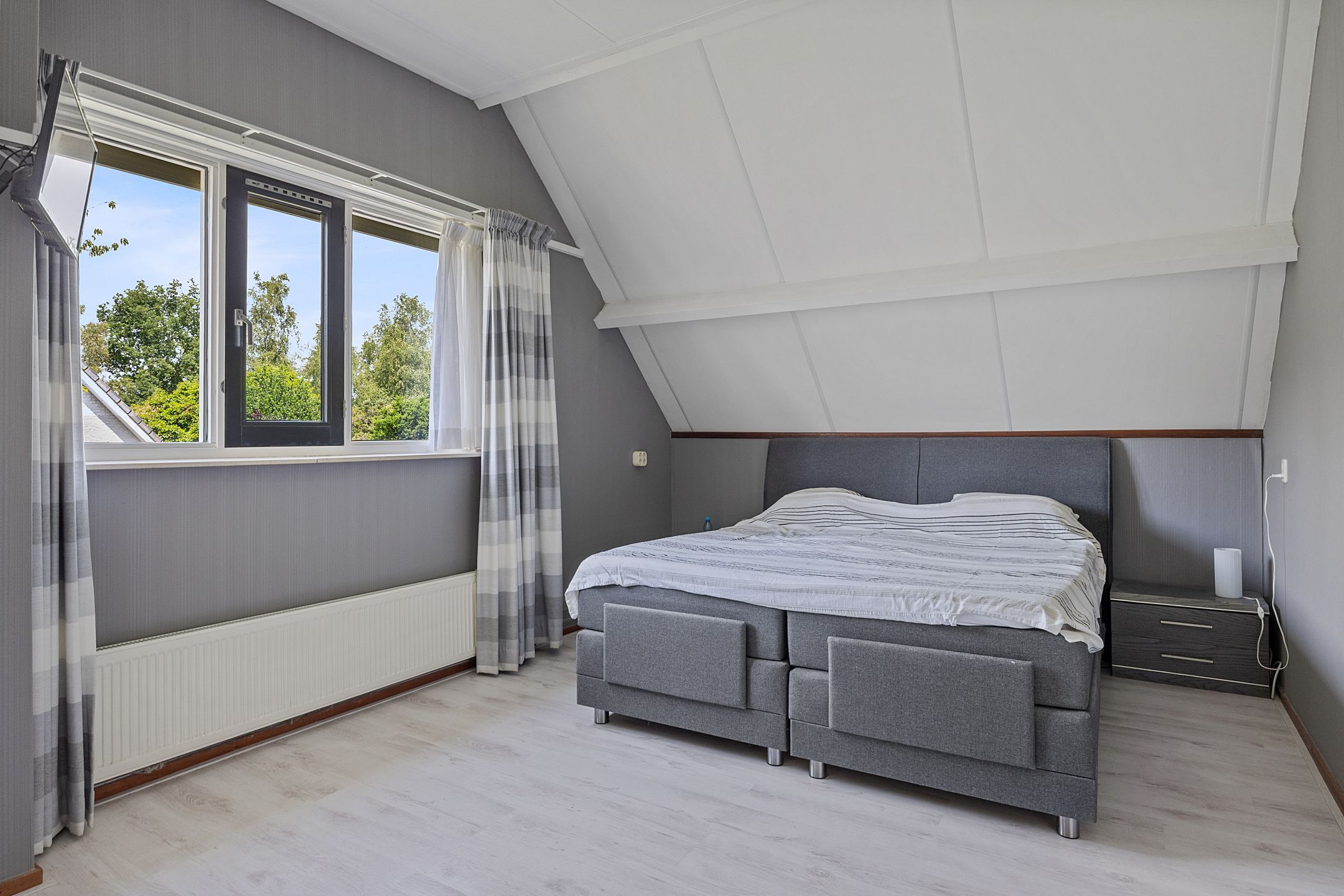 Photo 21 of Warring 16