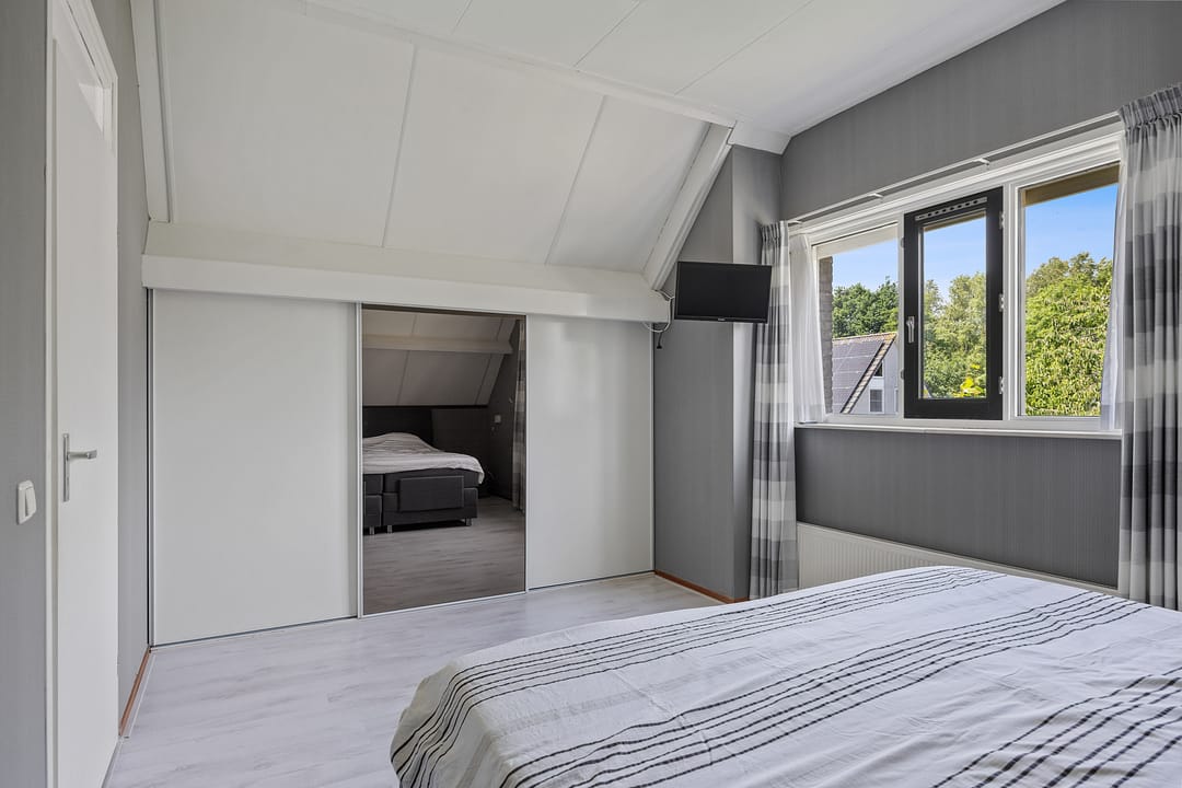 Photo 22 of Warring 16