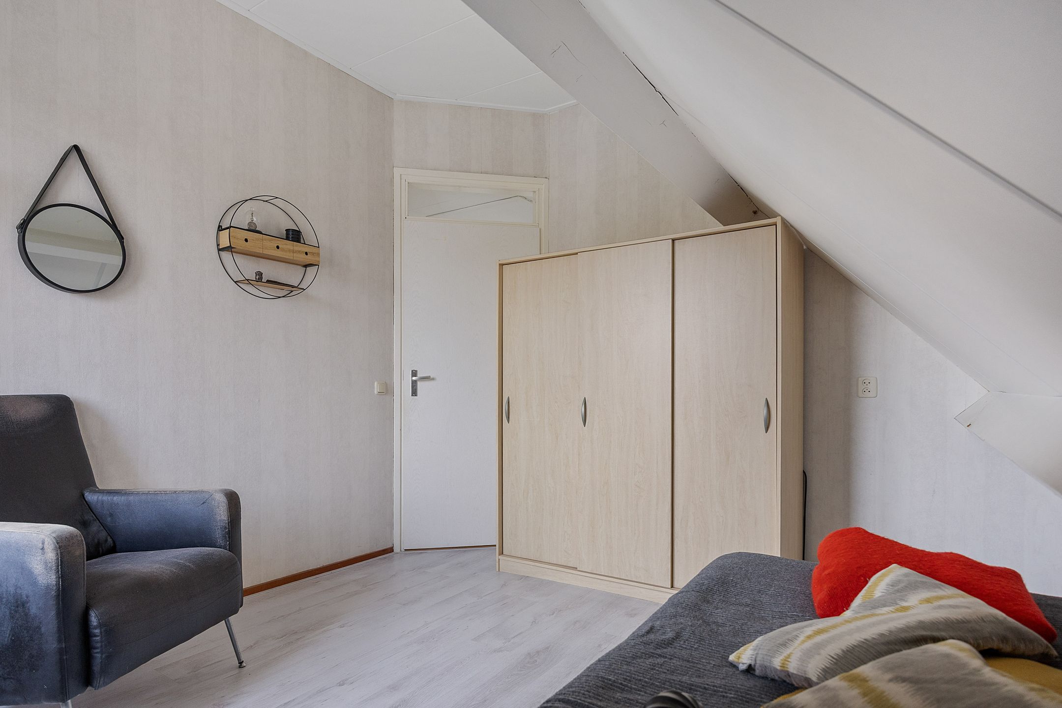 Photo 24 of Warring 16