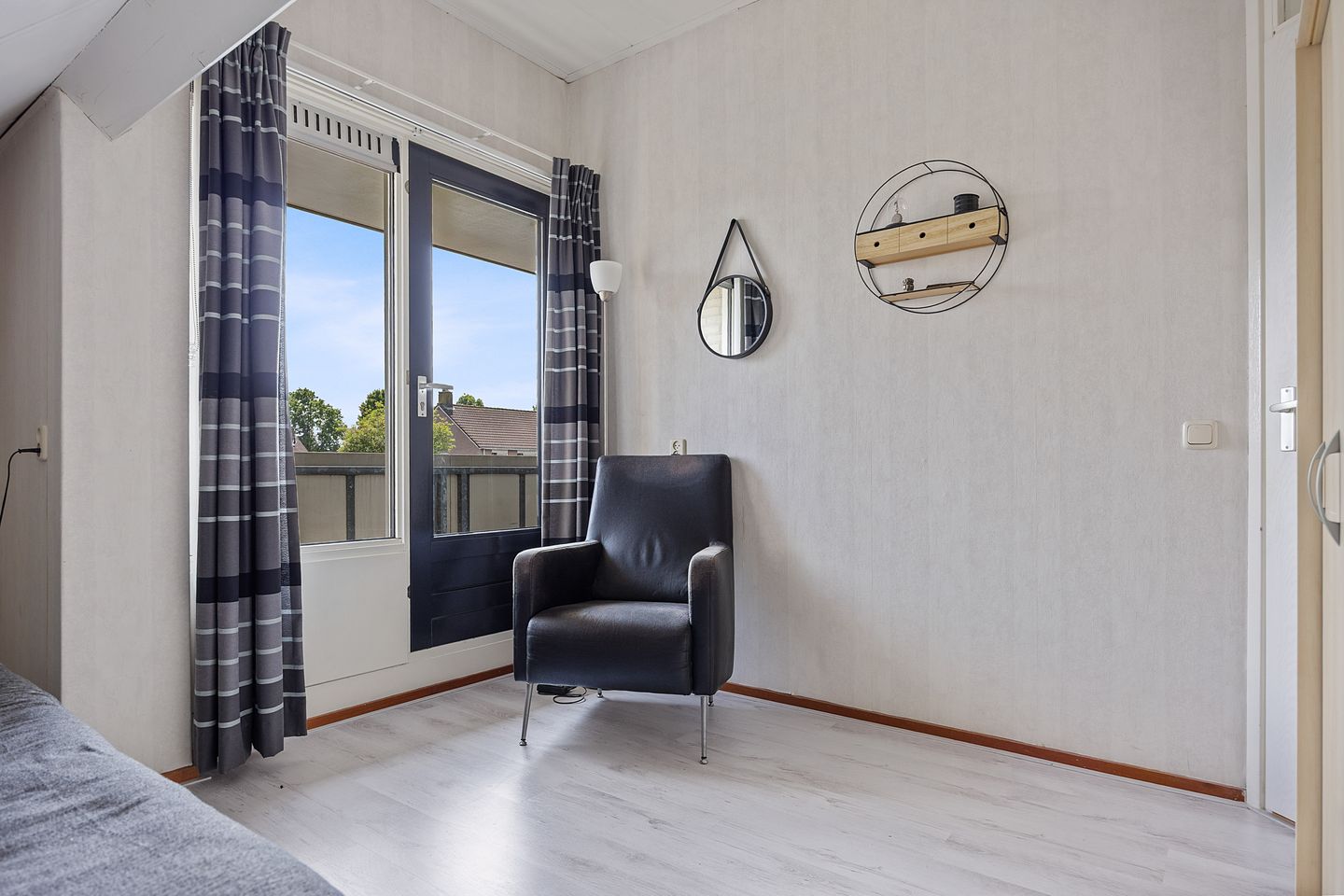 Photo 25 of Warring 16