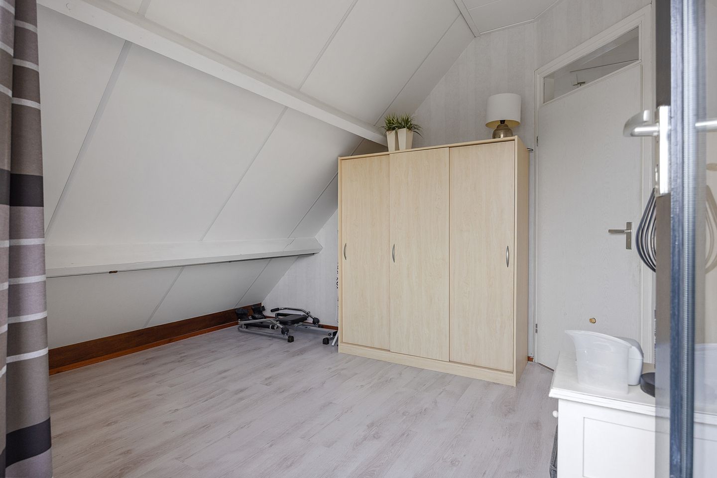 Photo 29 of Warring 16