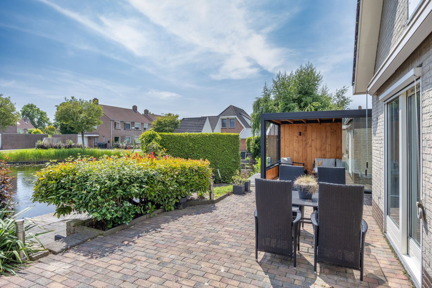 Photo 34 of Warring 16