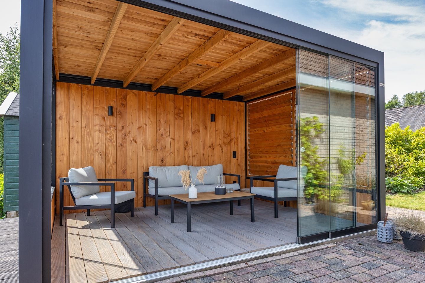 Photo 35 of Warring 16