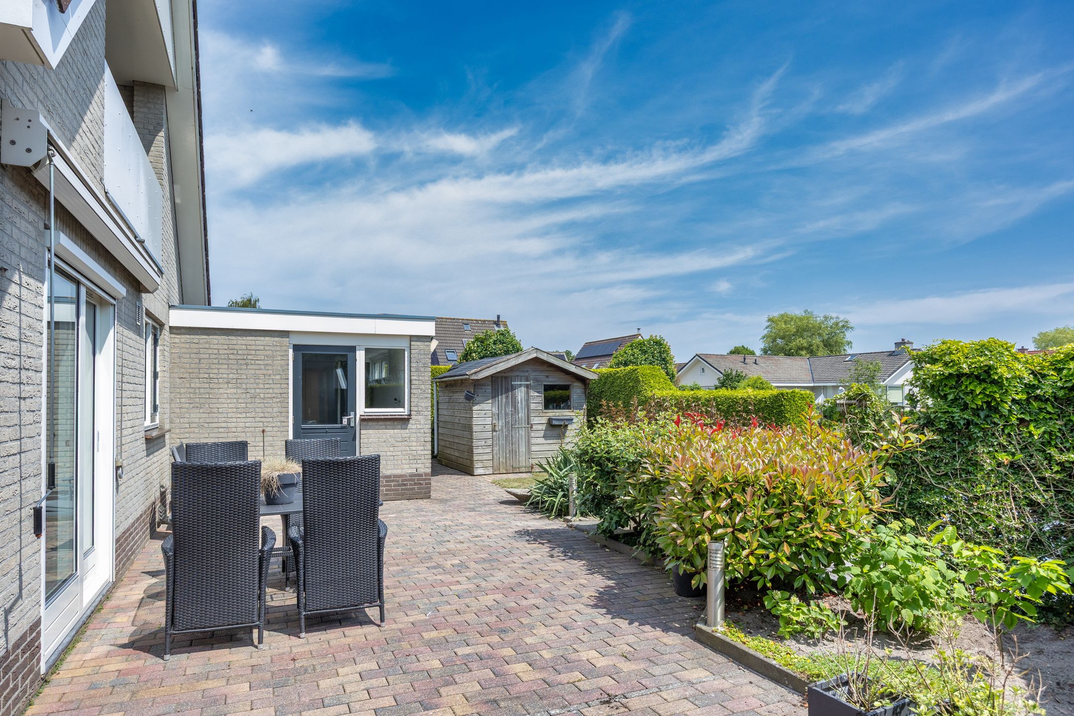 Photo 39 of Warring 16