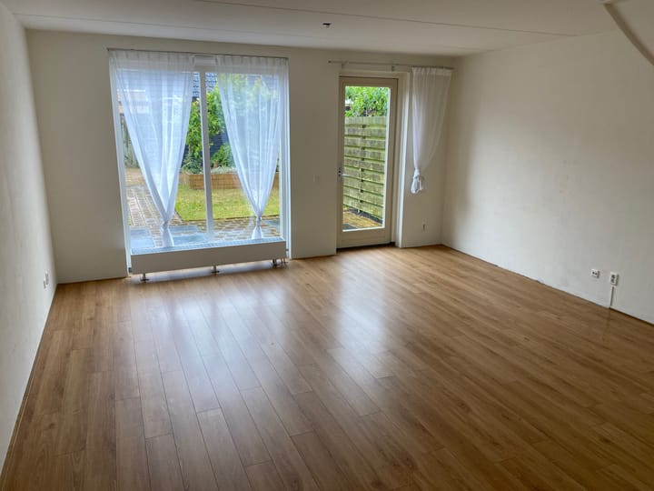 Photo 2 of Annie M.G. Schmidtweg 36