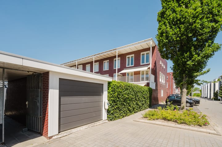 Foto 33 van P. Engelvaartstraat 15