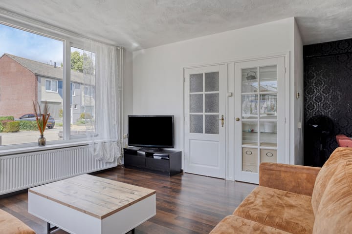 Photo 12 of Begoniastraat 19