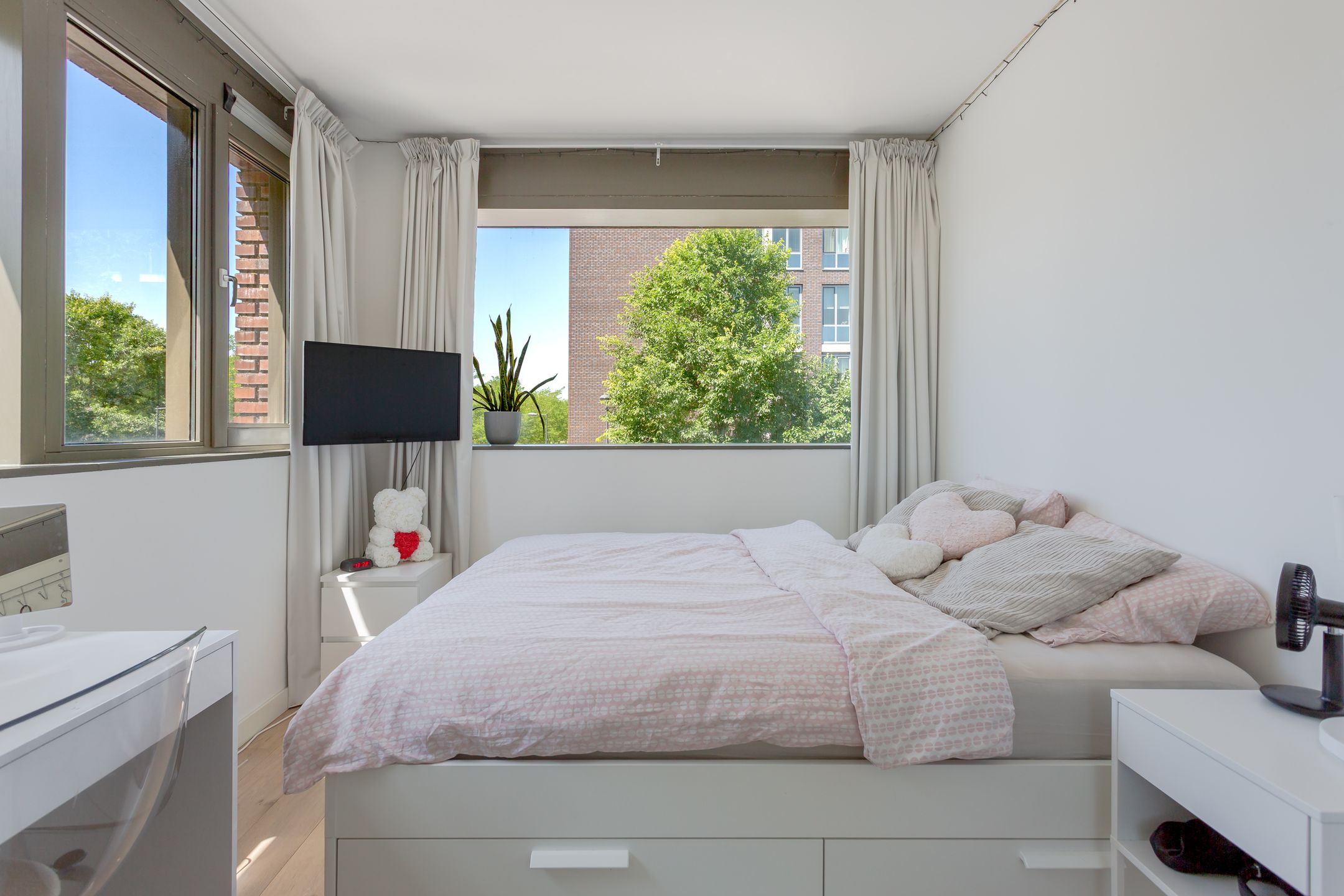 Foto 27 van Eva Besnyöstraat 575