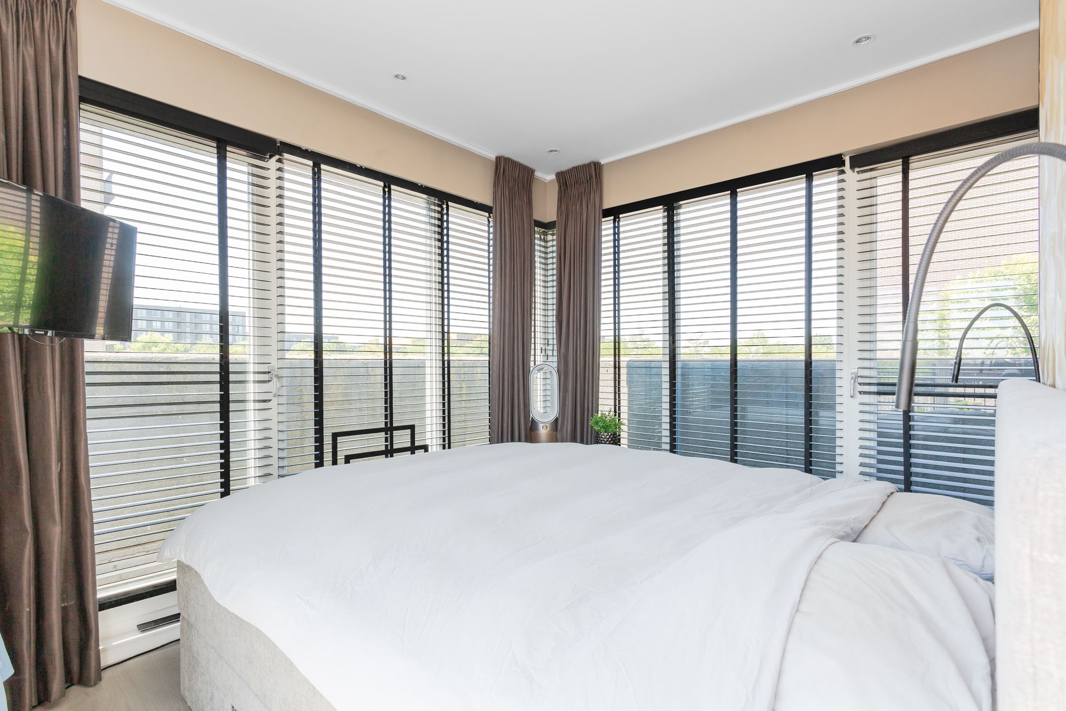 Foto 36 van Eva Besnyöstraat 575