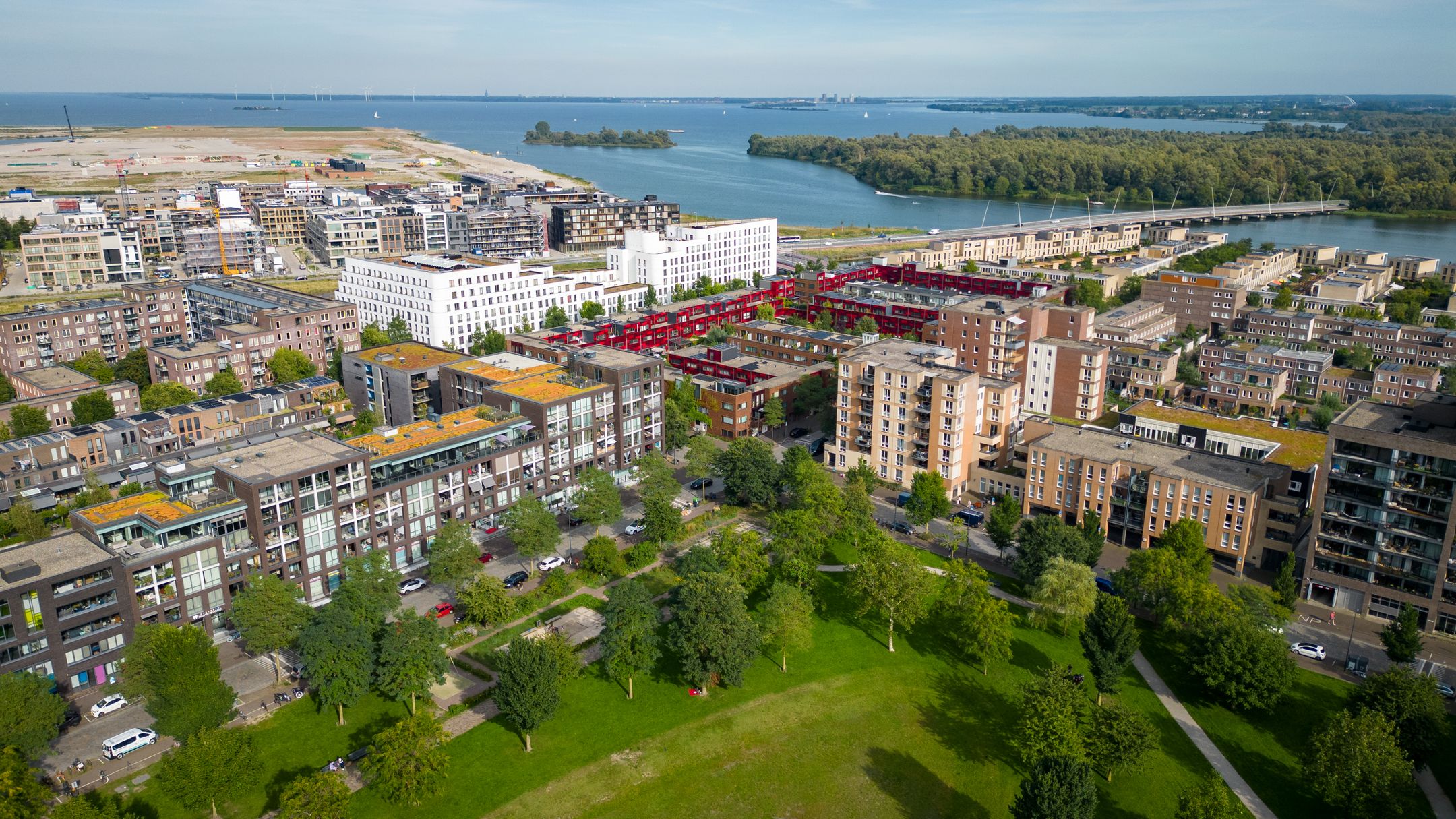 Foto 42 van Eva Besnyöstraat 575