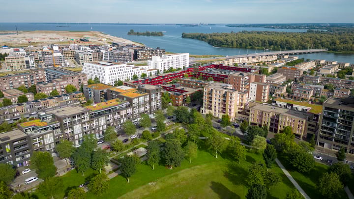 Foto 42 van Eva Besnyöstraat 575