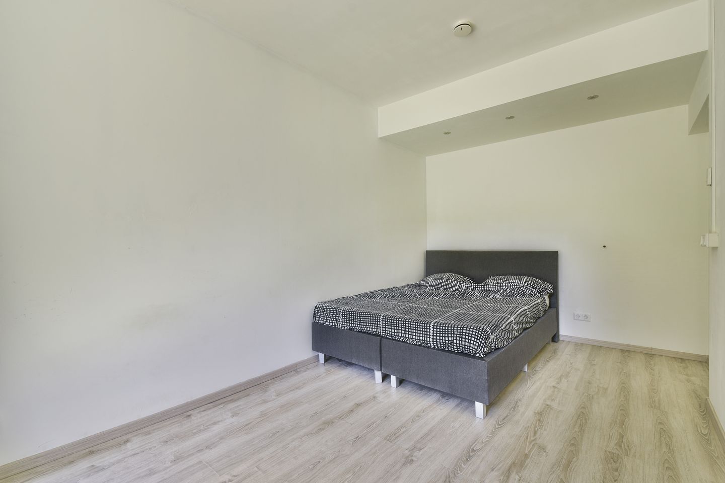 Photo 10 of Kleiburg 19-C