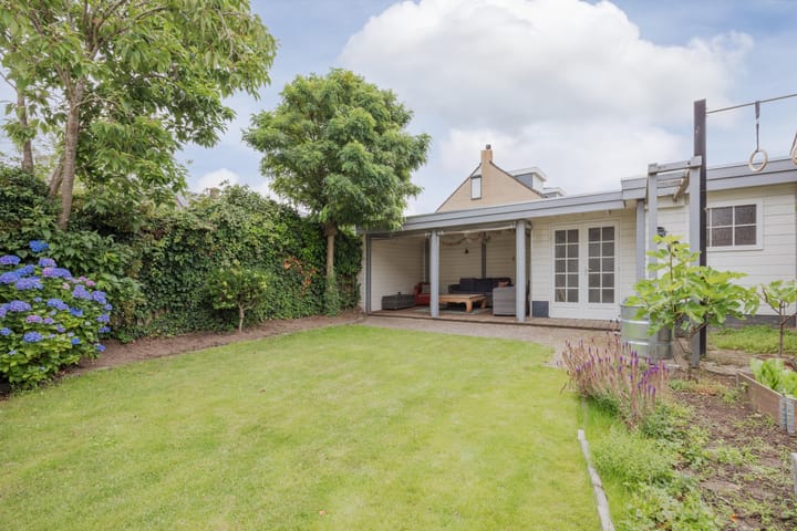 Foto 2 van Burg van Leentstraat 18